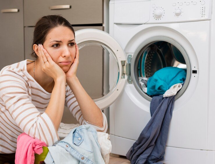 When facing a dryer issue, you may wonder whether to repair or replace the appliance (Source: Freepik)