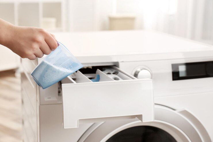 A common mistake that reduces washing machine performance is using the wrong detergent in the washer